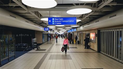 park and fly st louis airport.